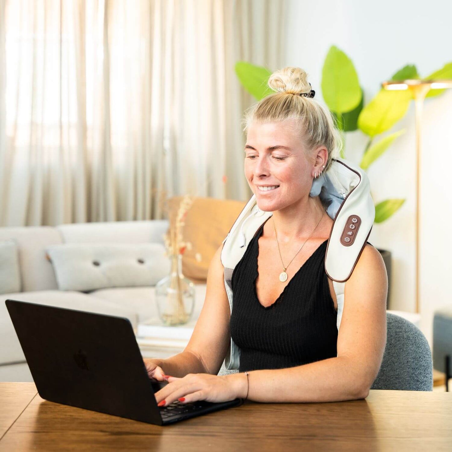 ReliefPro Nakkemassasjeapparat - Slipp stress og spenninger i nakken på få minutter